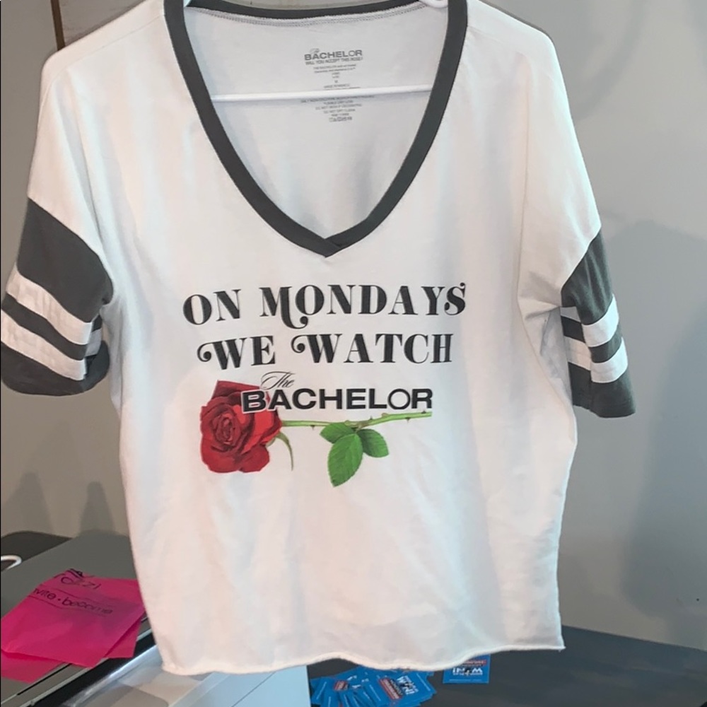Bachelor Monday top